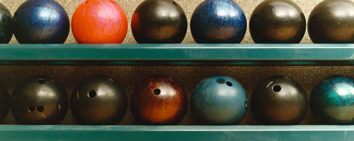 Right Bowling Ball Weight: Strike Your Best Game!